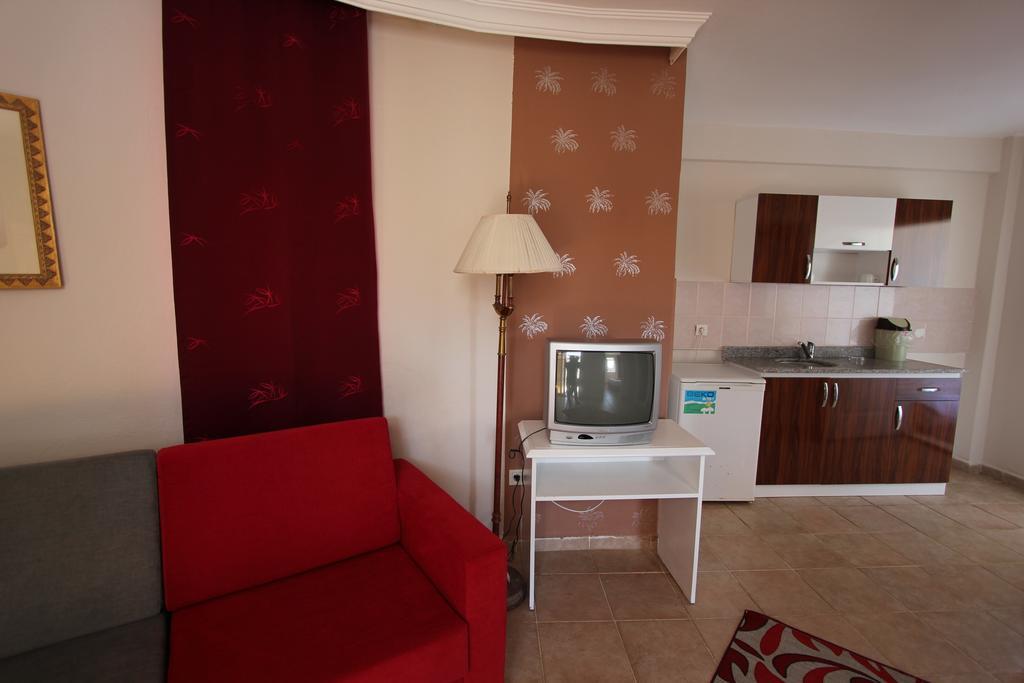 Almila Side Suite Hotel Стая снимка