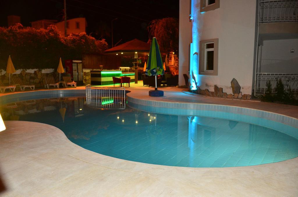 Almila Side Suite Hotel Стая снимка