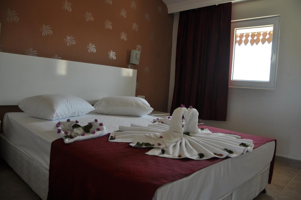 Almila Side Suite Hotel Стая снимка